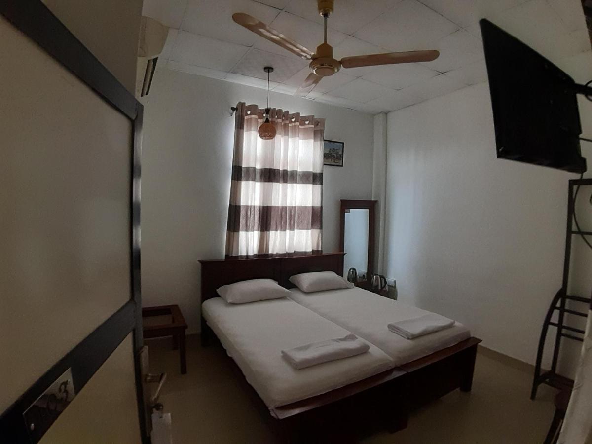 City Hotel Colombo Ngoại thất bức ảnh
